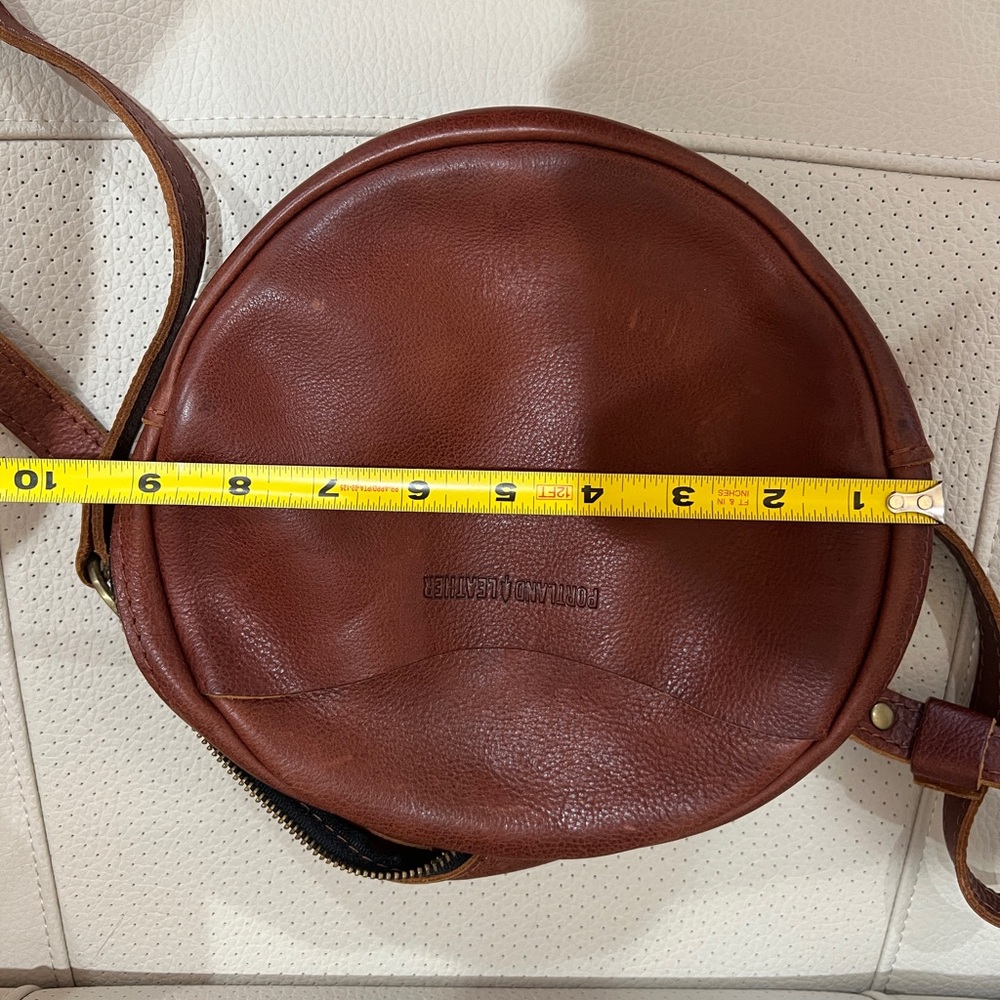 Portland leather crossbody and wallet - Picture 4 of 13